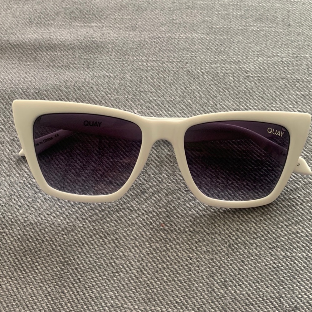 Quay Paris Hilton sunglasses white